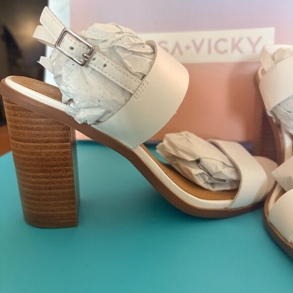Lisa Vicky OASIS-V White Leather Chuncky Heel Size 8M NEW In Box Formal Casual - Picture 2 of 3